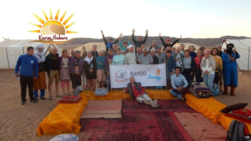 désert en groupe au Maroc